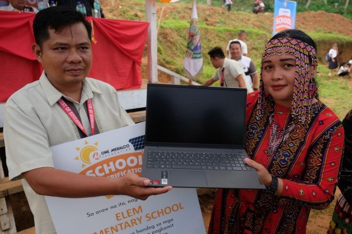 Blanga Elementary School in Sitio Blanga, Barangay Nalilidan in Kalamansig, Sultan Kudarat receives one of the laptops donated by Lenovo Philippines Inc.